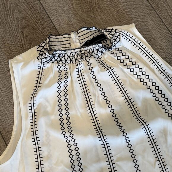 White House Black Market Women's White Sleeveless Contrast Stitch Top Size 12 - Picture 2 of 5